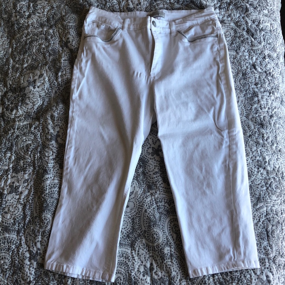 Laura Ashley White Capris